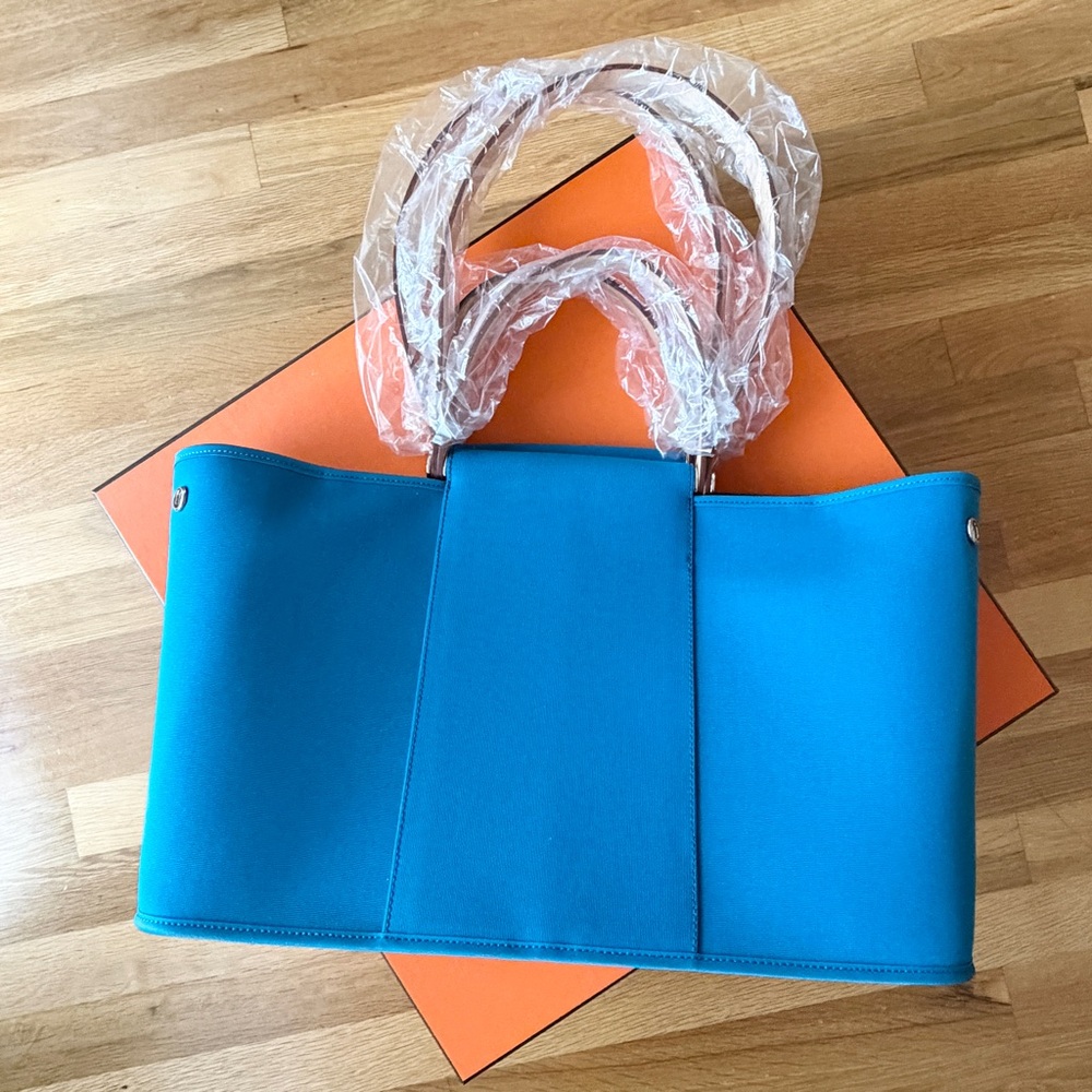 NIB Hermès Cabag Elan Izmir Blue Canvas w/ Natural Hunter Leather Tote Bag 2013